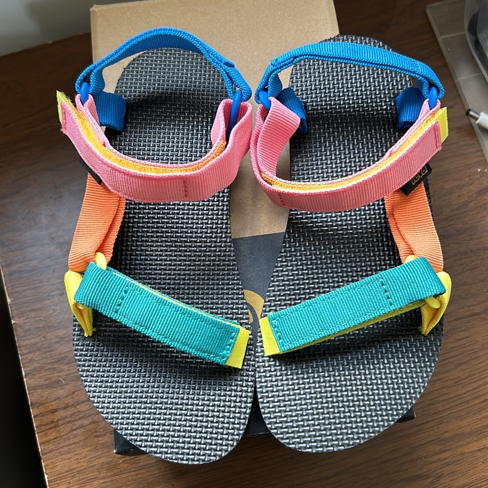 Kid’s Teva Sandals Size 3 New in Box